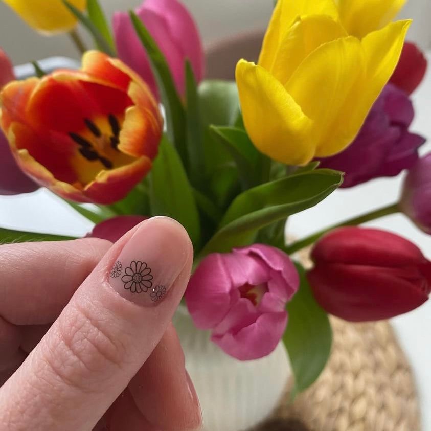 Nail art tendance été, nail art fleuri, nail art mariage
