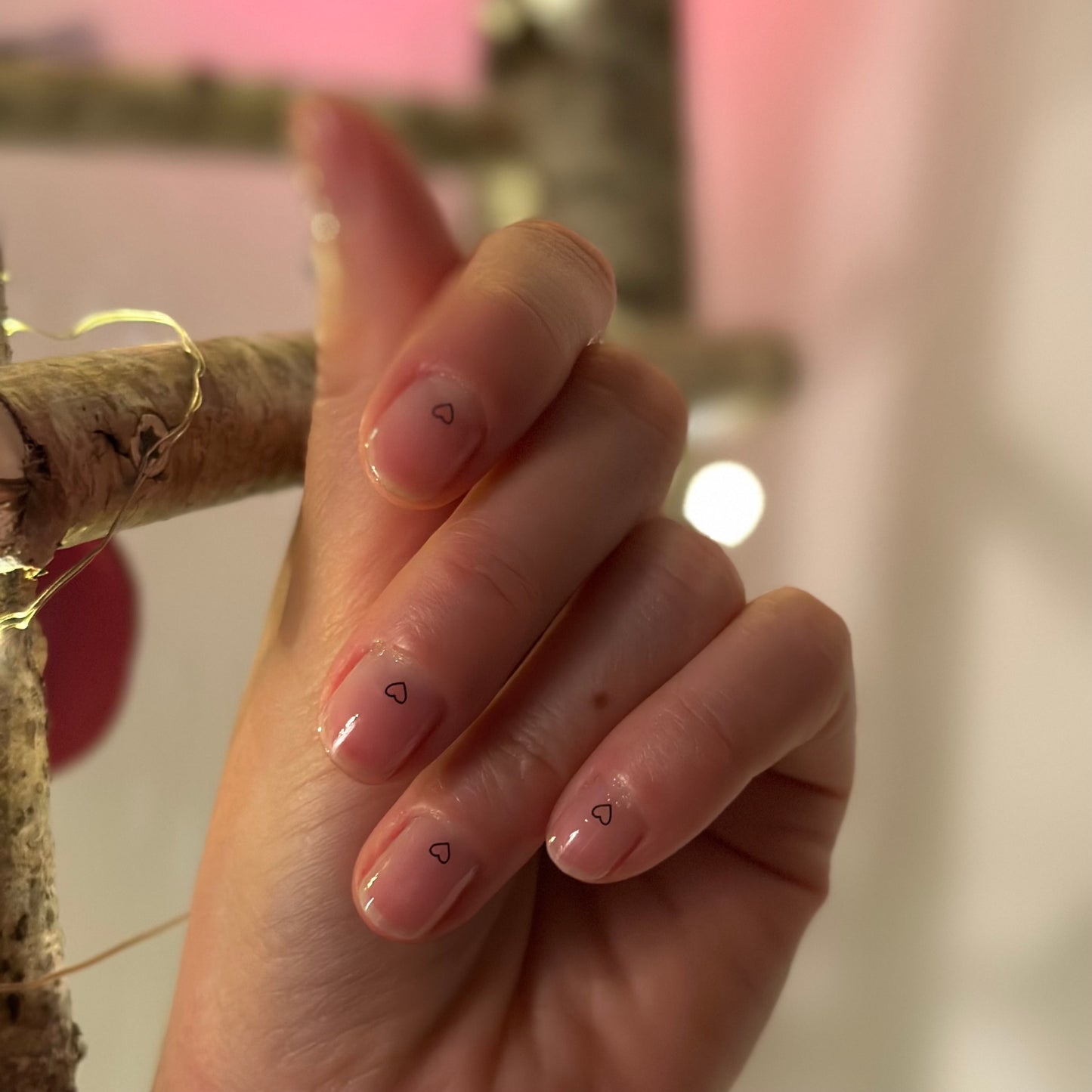 Nail art minimalist coeur, nail art mariage, nail art amour