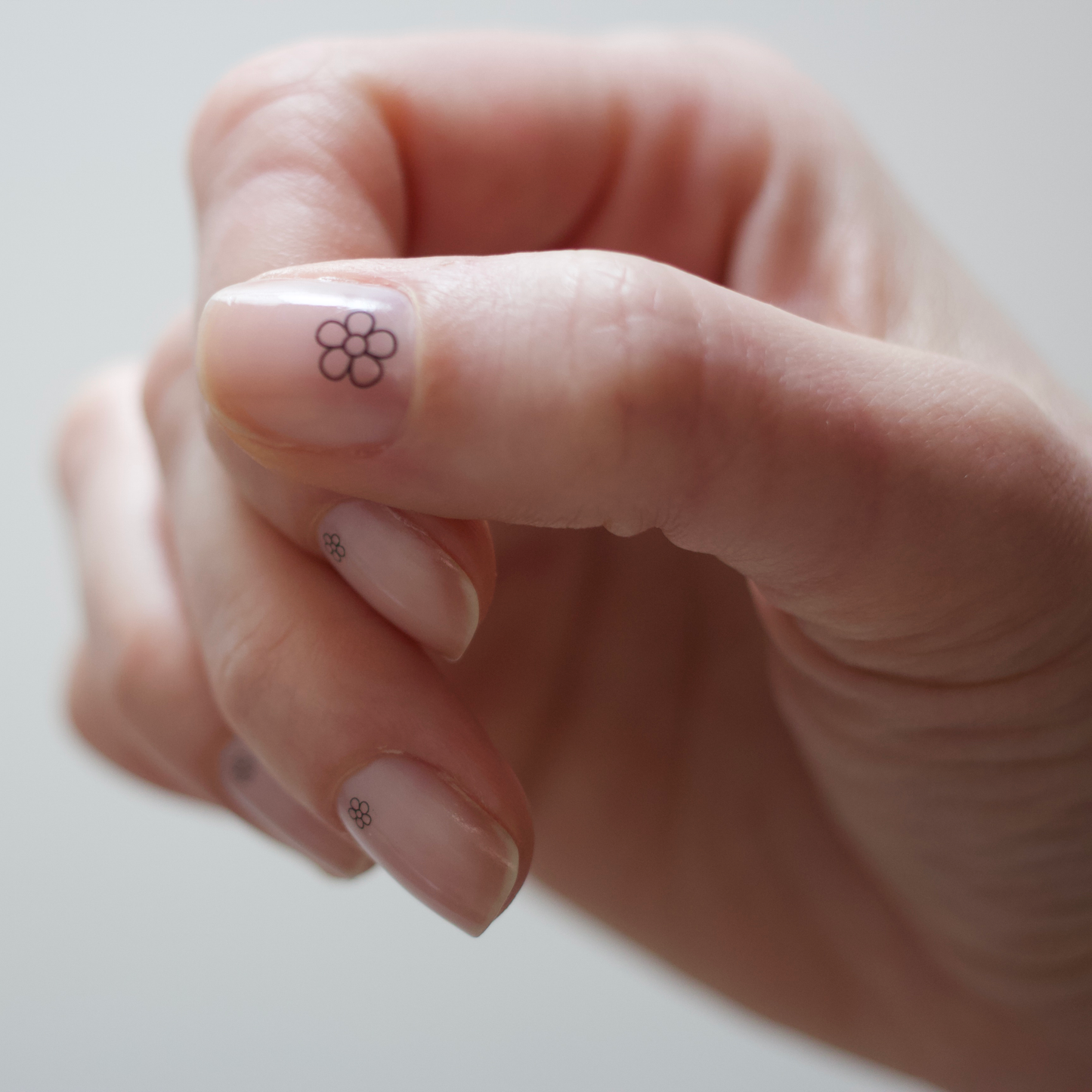 nail art facile fleur