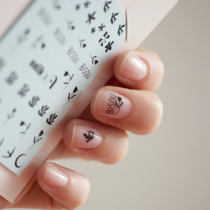 nail art facile tatouage bisous