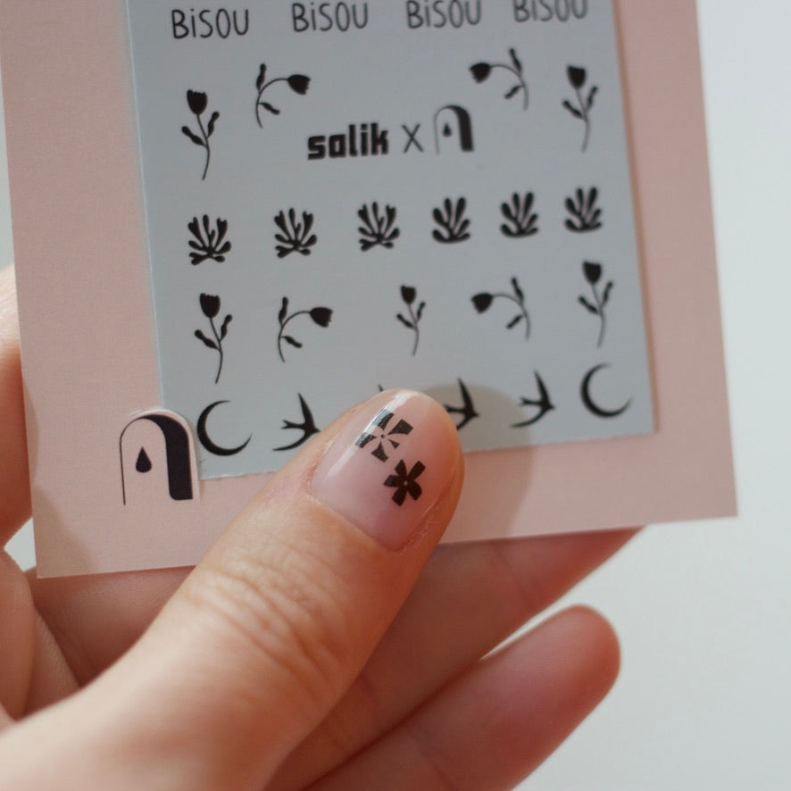 nail art facile tatouage bisous fleurs oiseaux