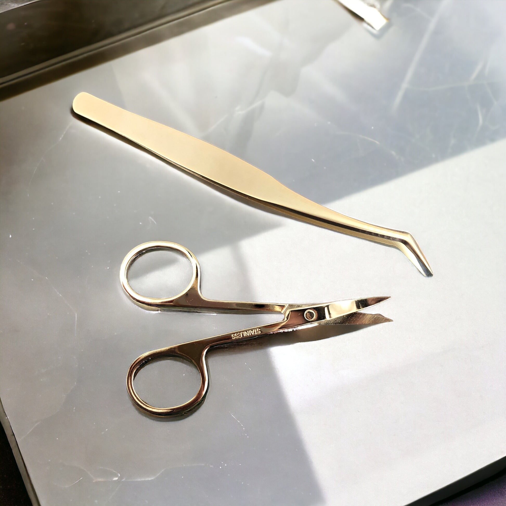 pince tweezer doré nail art et mini ciseaux