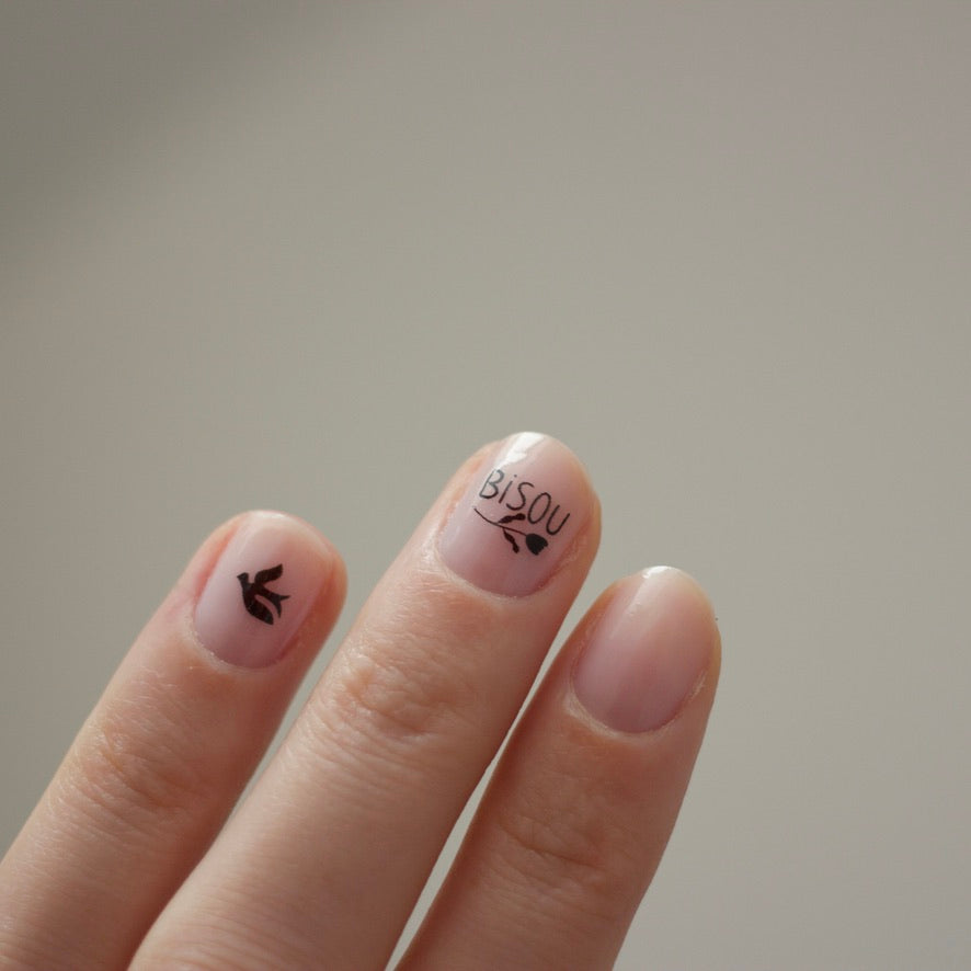 nail art facile tatouage bisous waterdecals