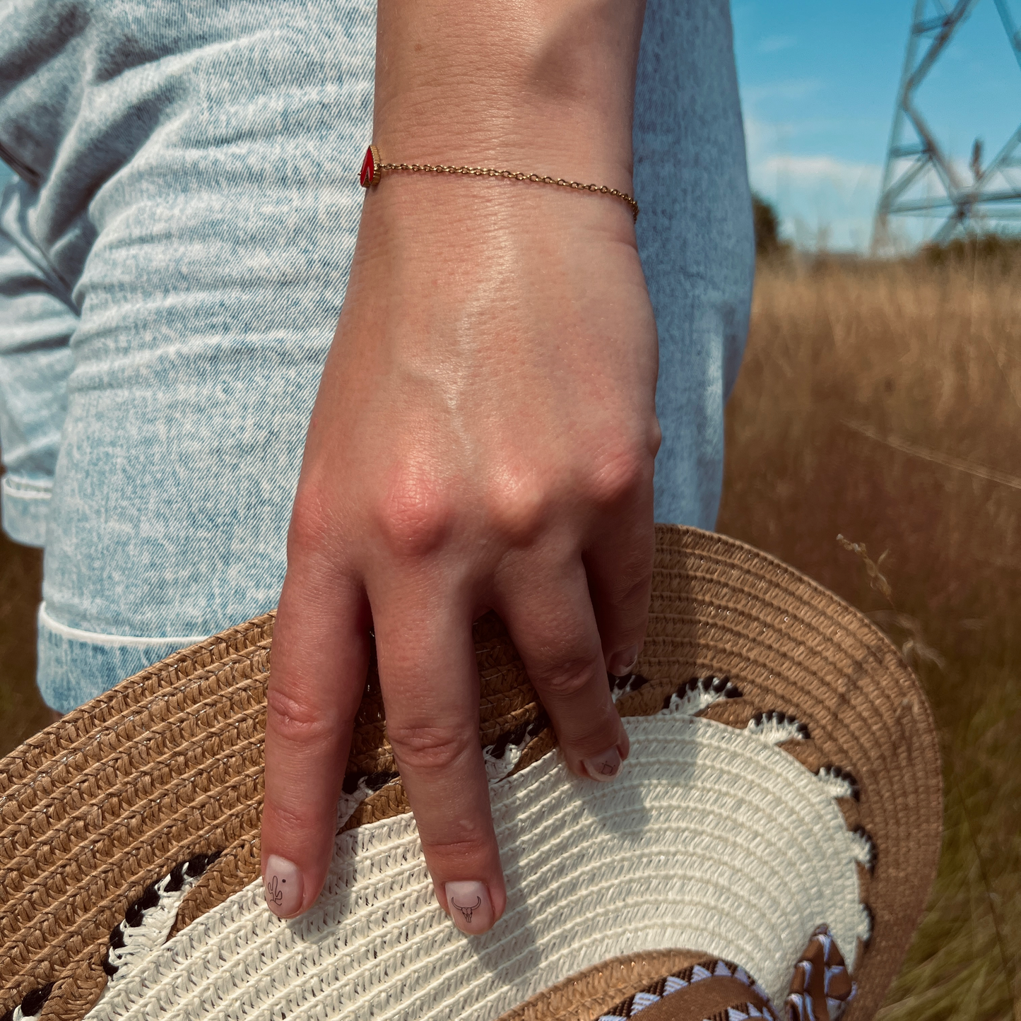 planche nail tatoo, boho western, tendance cowgirl, nail art boheme, nail art graphic, desert nail art