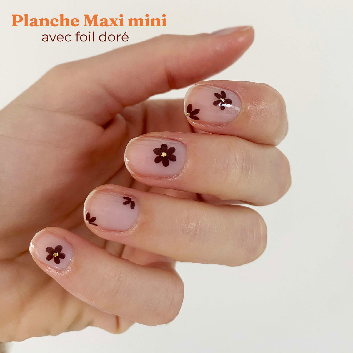 fleur doré nail tattoo