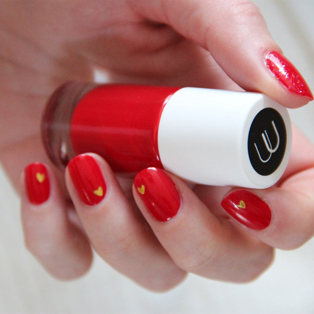 vernis pure rouge nailmatic dita avec nail tattoos